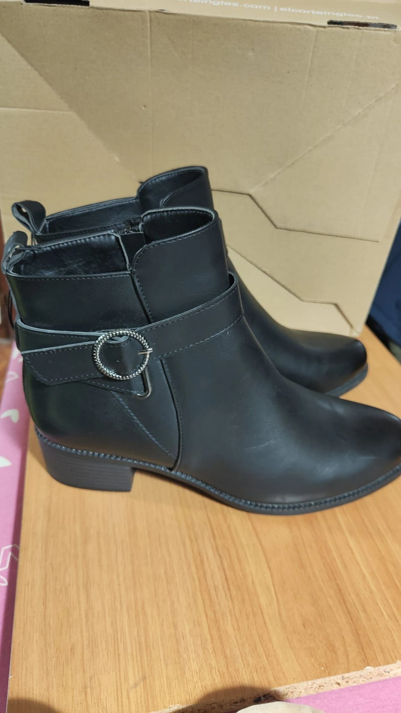 Botines planos color negro talla 42